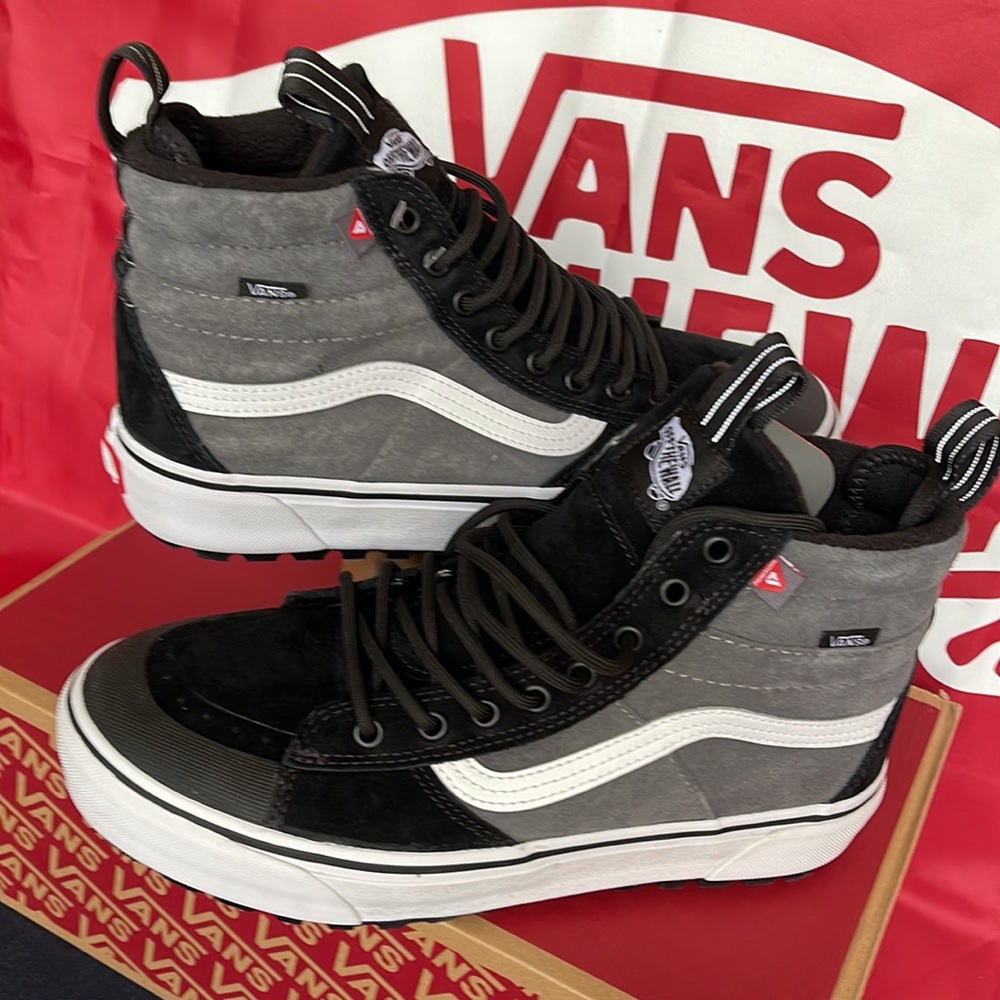 Vans WMNS Sk8-Hi Mte-2
Pewter/Black
VN0A5KYCPBQ
boots - sneakers - Picture 11 of 16